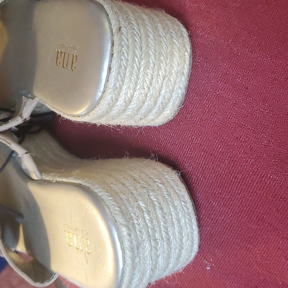 Sandals - Picture 3 of 4